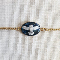 Bracelet Chouette Hedwig sur fond de nuit étoilée